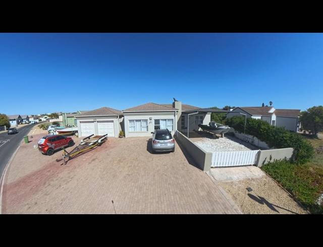 4 BEDROOM HOUSE FOR SALE IN COUNTRY CLUB